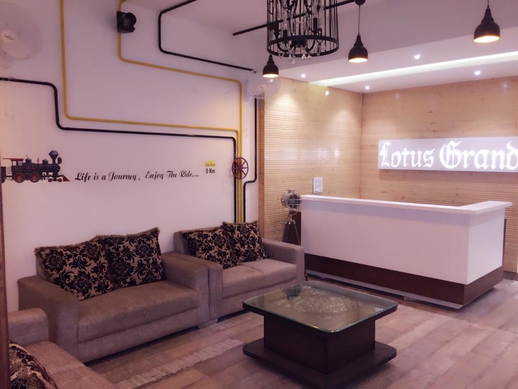 Lotus Grand Akm Hotel Kalka Luaran gambar