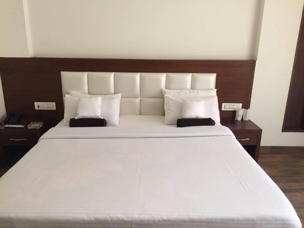 Lotus Grand Akm Hotel Kalka Luaran gambar