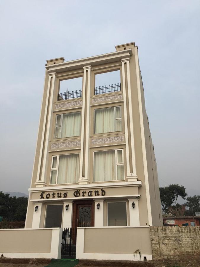 Lotus Grand Akm Hotel Kalka Luaran gambar