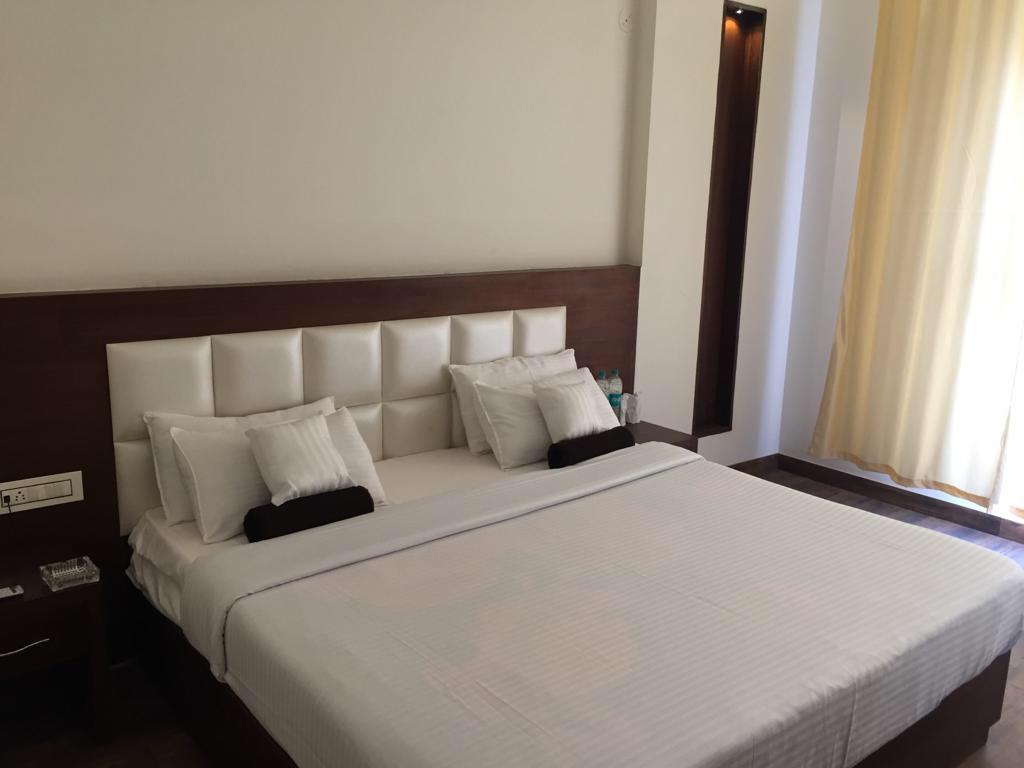 Lotus Grand Akm Hotel Kalka Luaran gambar
