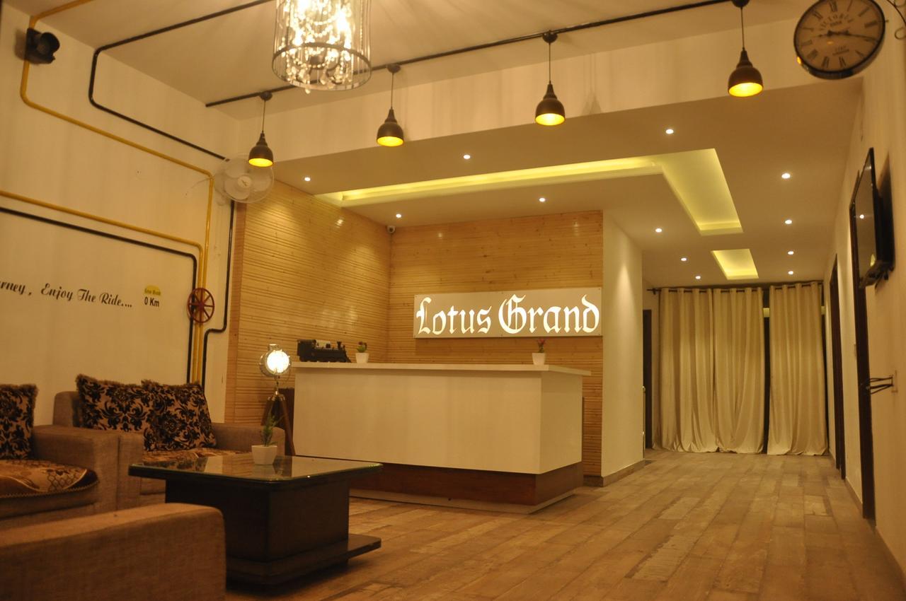 Lotus Grand Akm Hotel Kalka Luaran gambar