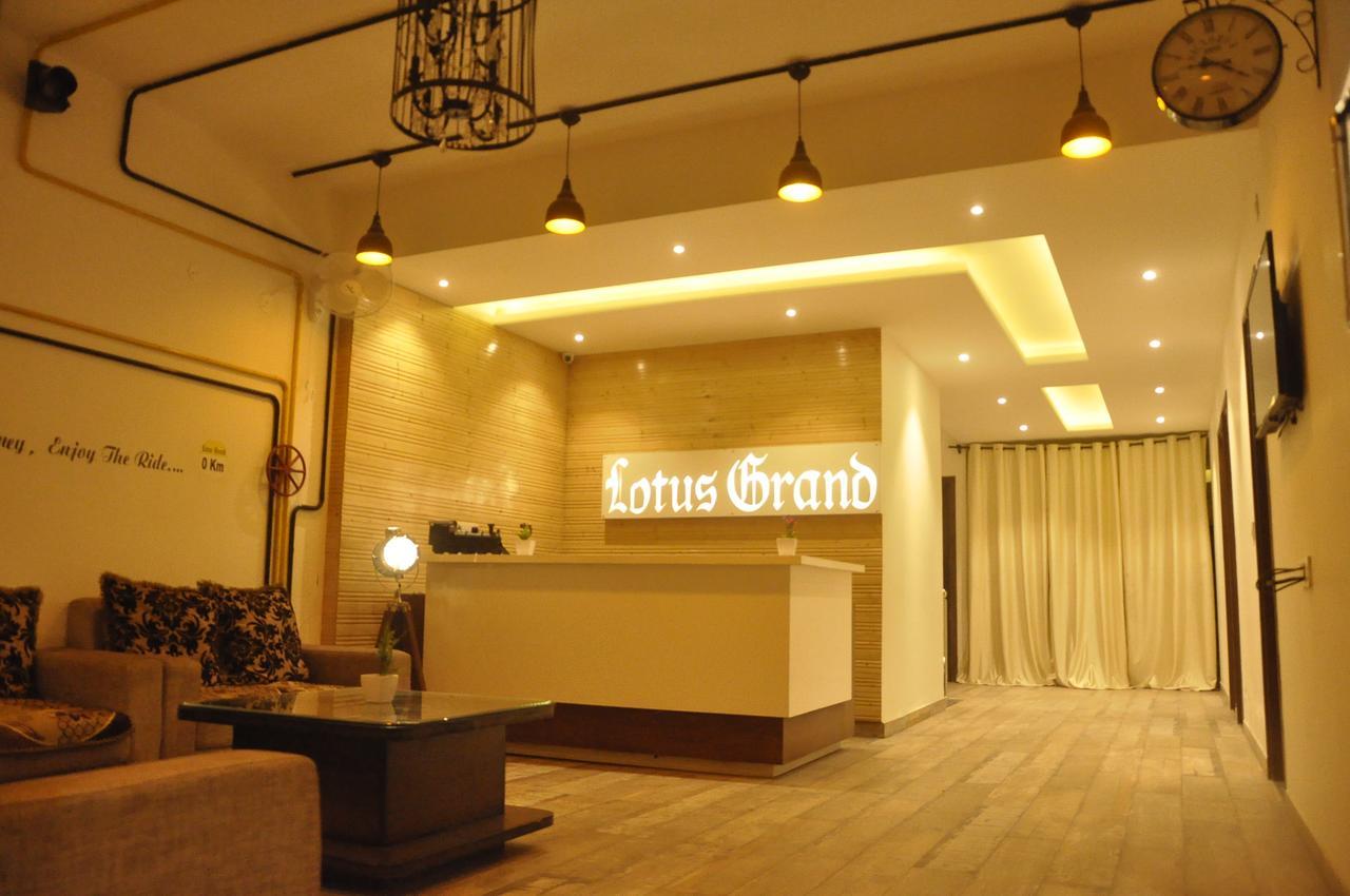 Lotus Grand Akm Hotel Kalka Luaran gambar