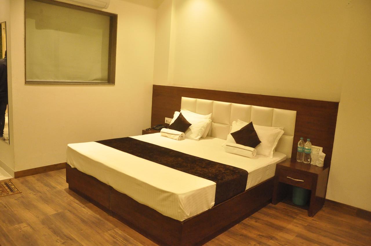 Lotus Grand Akm Hotel Kalka Luaran gambar
