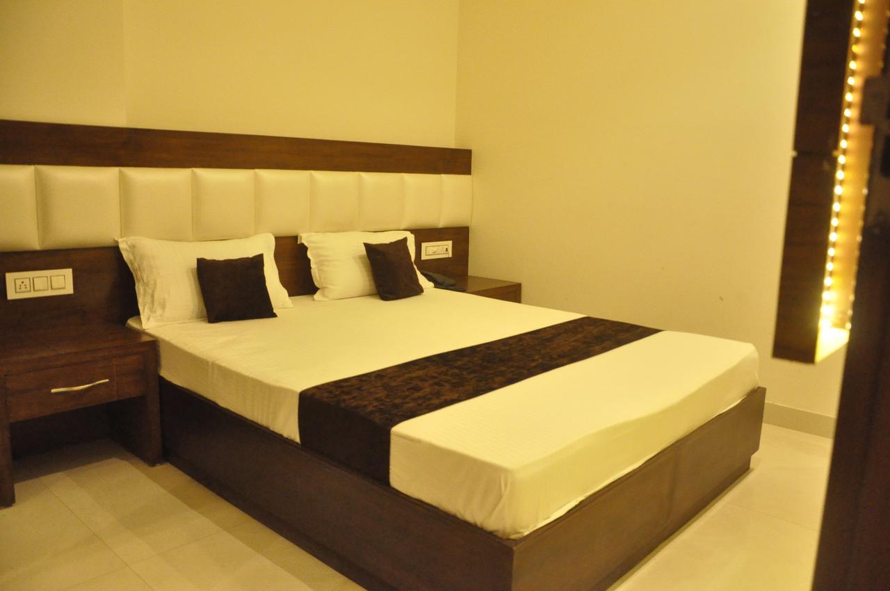 Lotus Grand Akm Hotel Kalka Luaran gambar