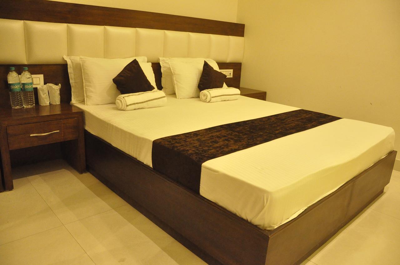 Lotus Grand Akm Hotel Kalka Luaran gambar