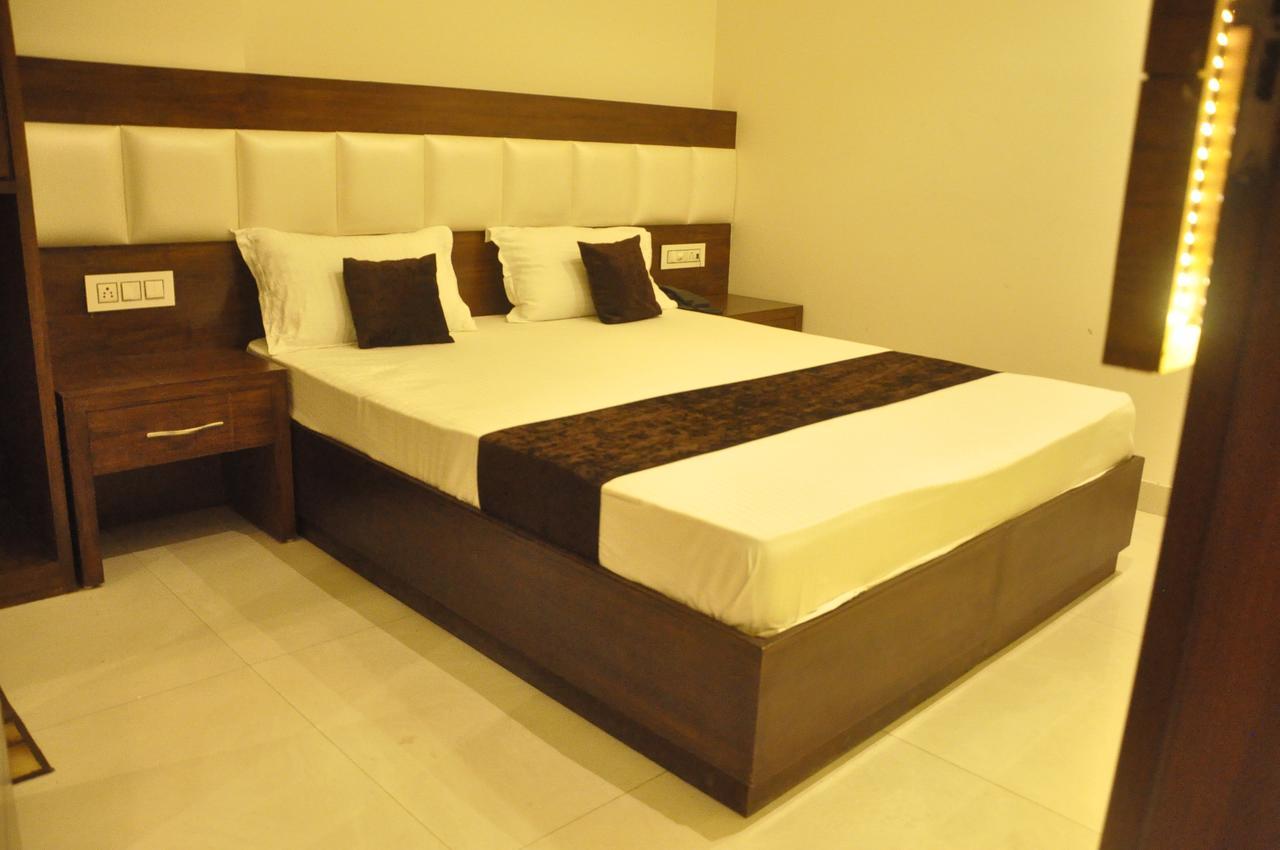Lotus Grand Akm Hotel Kalka Luaran gambar